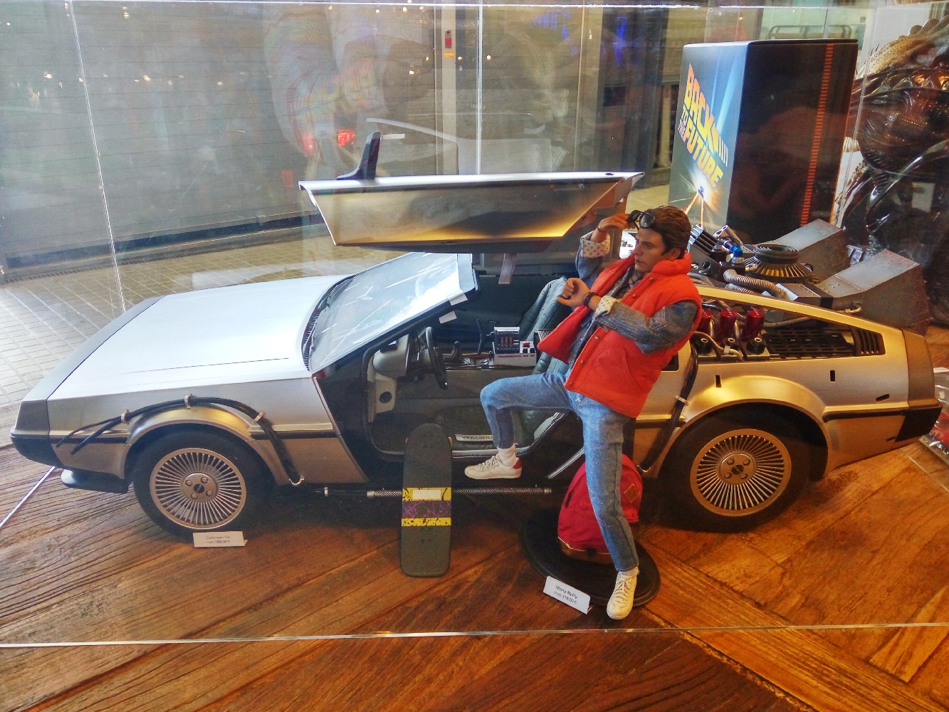 Back to the future Delorian 1/6th scale 