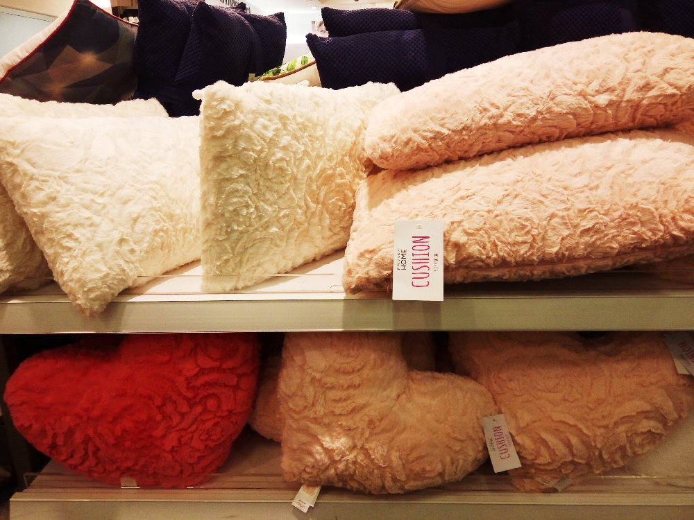 Fluffy 2024 pillows primark