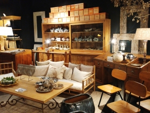 Azul Tierra luxurious furniture shop in Barcelona