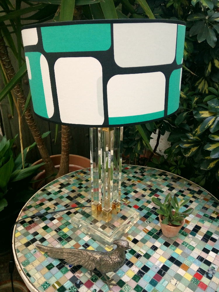 Methacrylate lamp