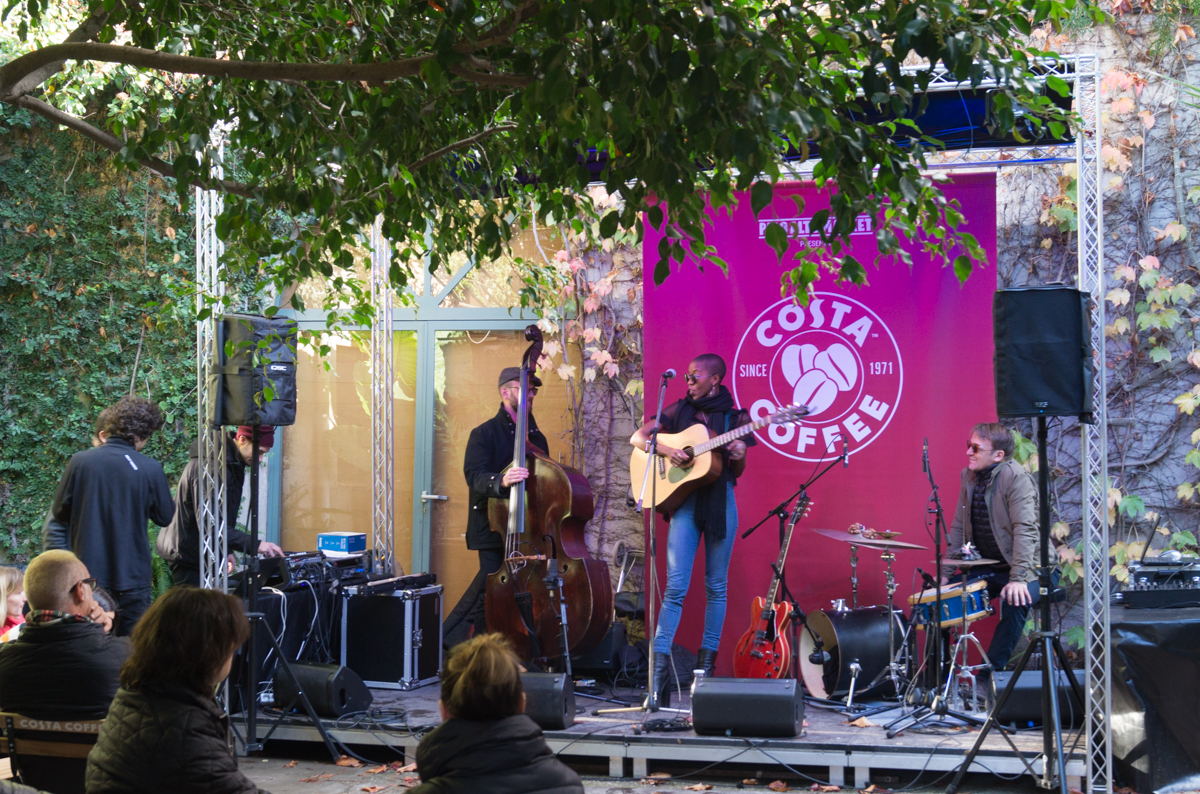 Live music at Palo Alto Market 