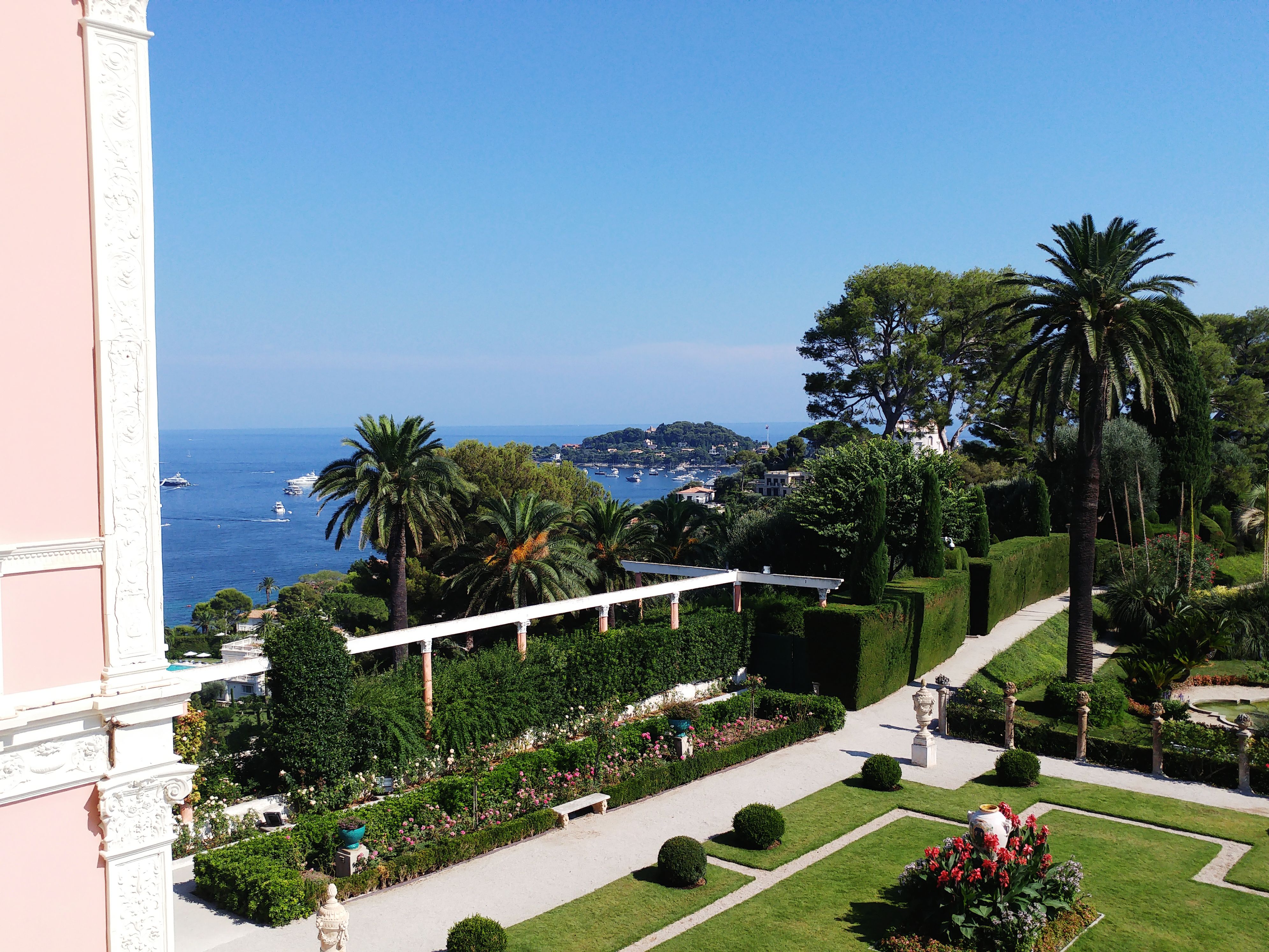 Villa Ephussi de Rotschild: view on the graden