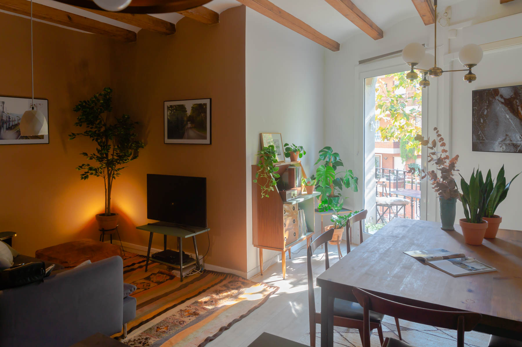 Barcelona Home tour: beamed ceiling in the sin-lit retro style dining room