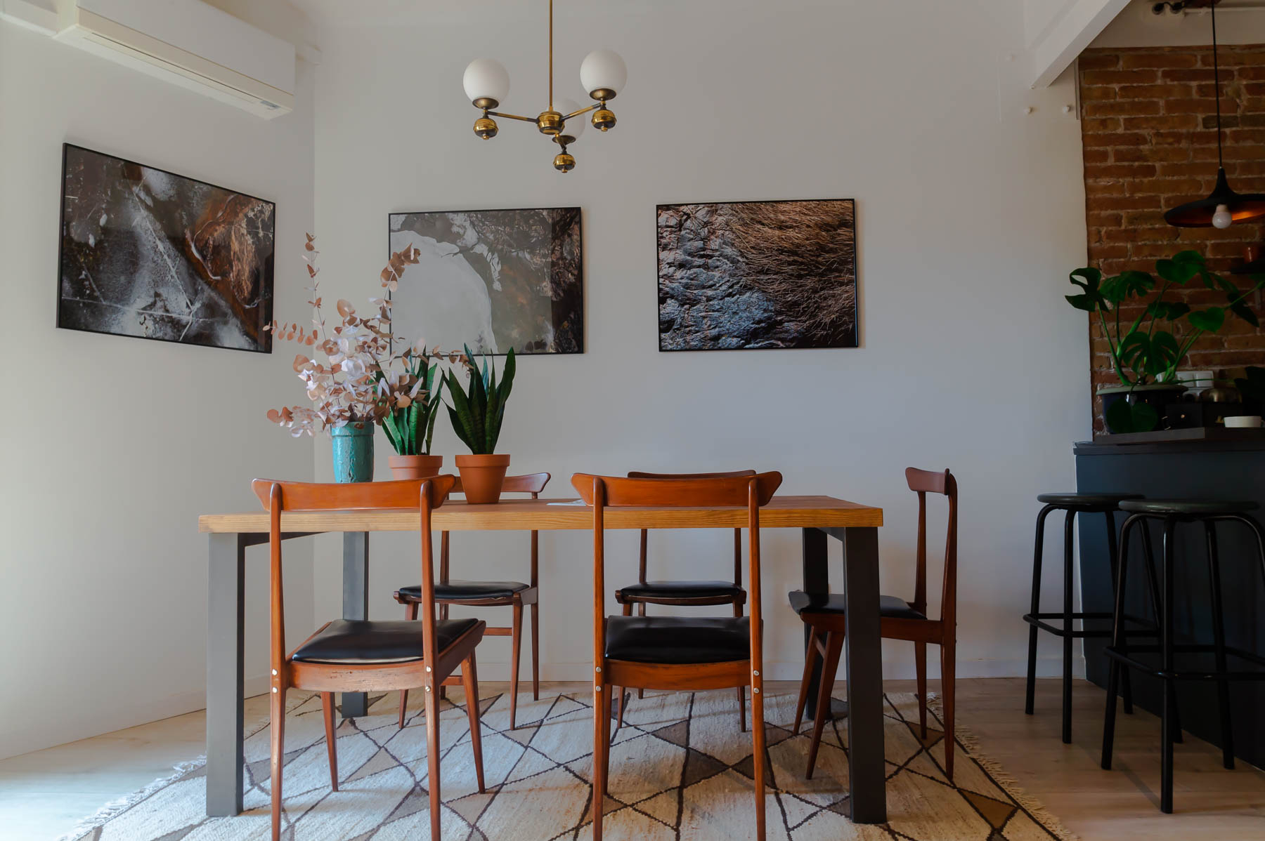 Barcelona Home tour: sun-lit retro style dining room