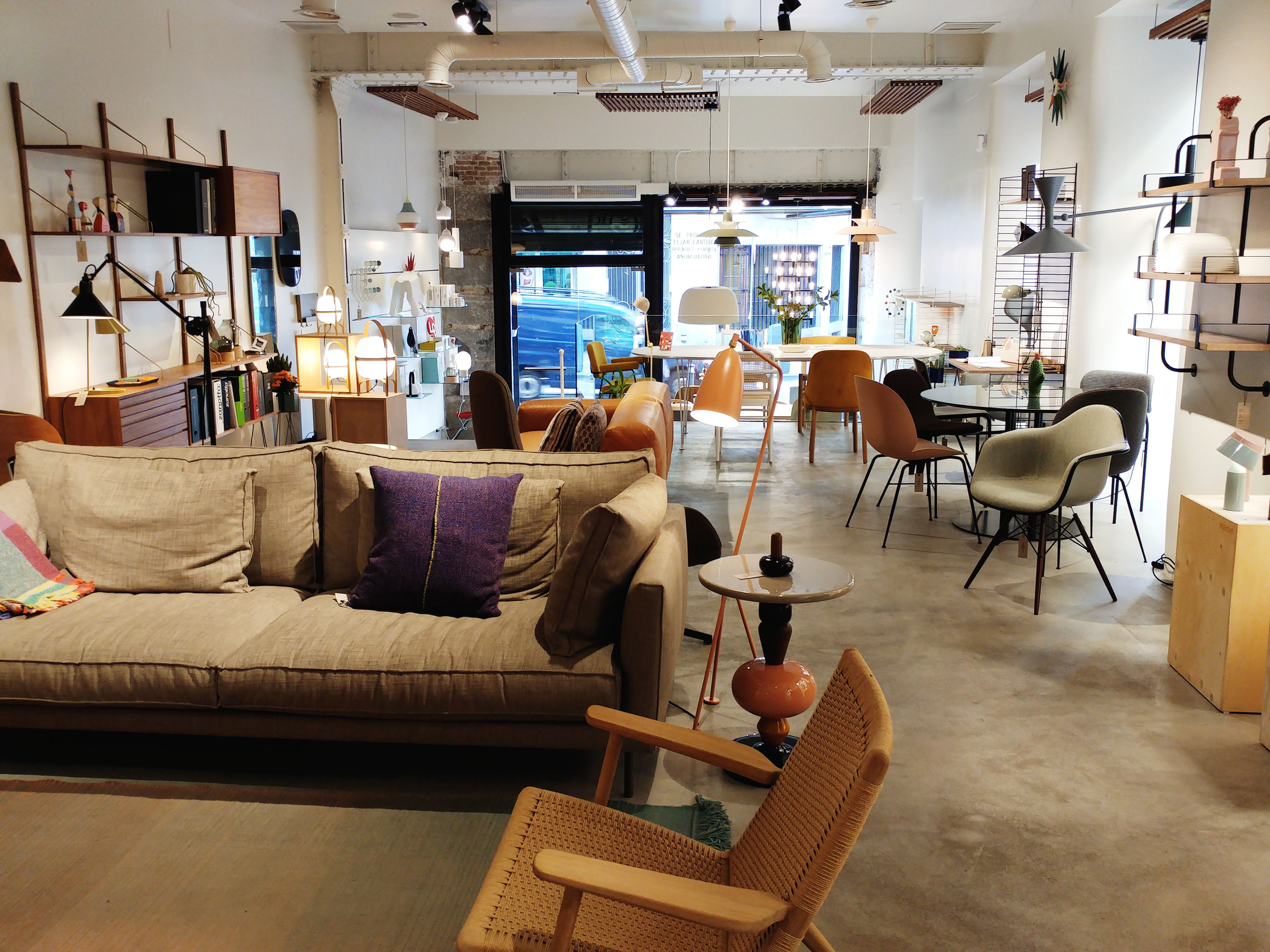 DomésticoShop upscale furniture shop in Madrid´s Chueca