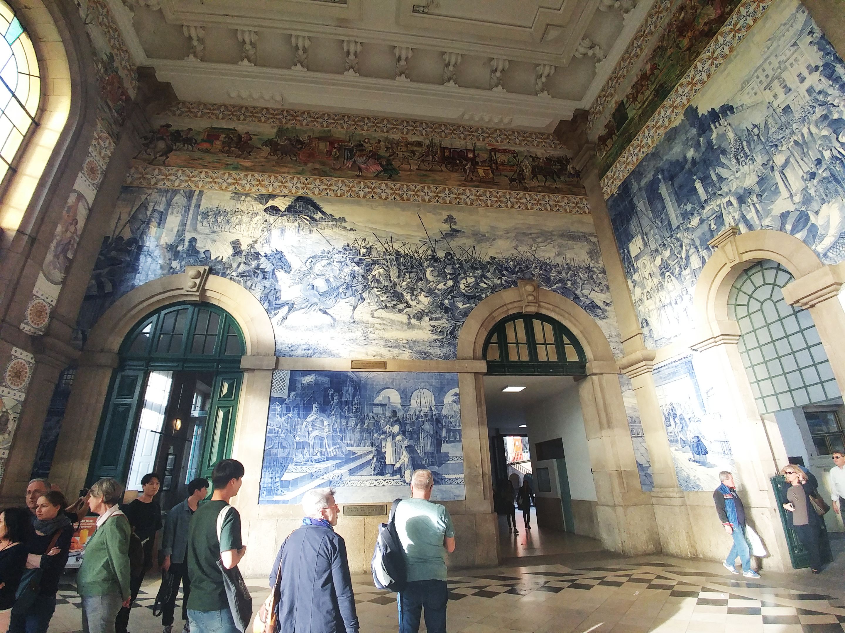 Sao Bento train station azulejos Porto