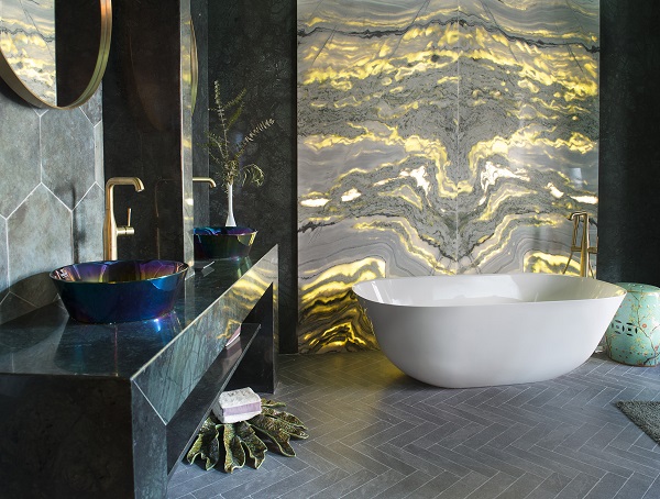 Petit Boudoir bathroom designed by Fran Cassinello at Casa Decor 2019