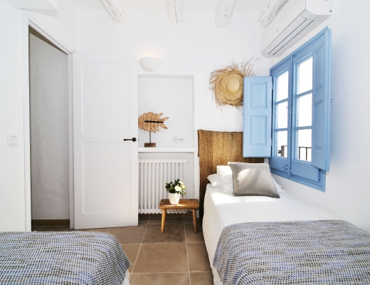 House tour: old fisherman's house in Sitges: bedroom with blue window
