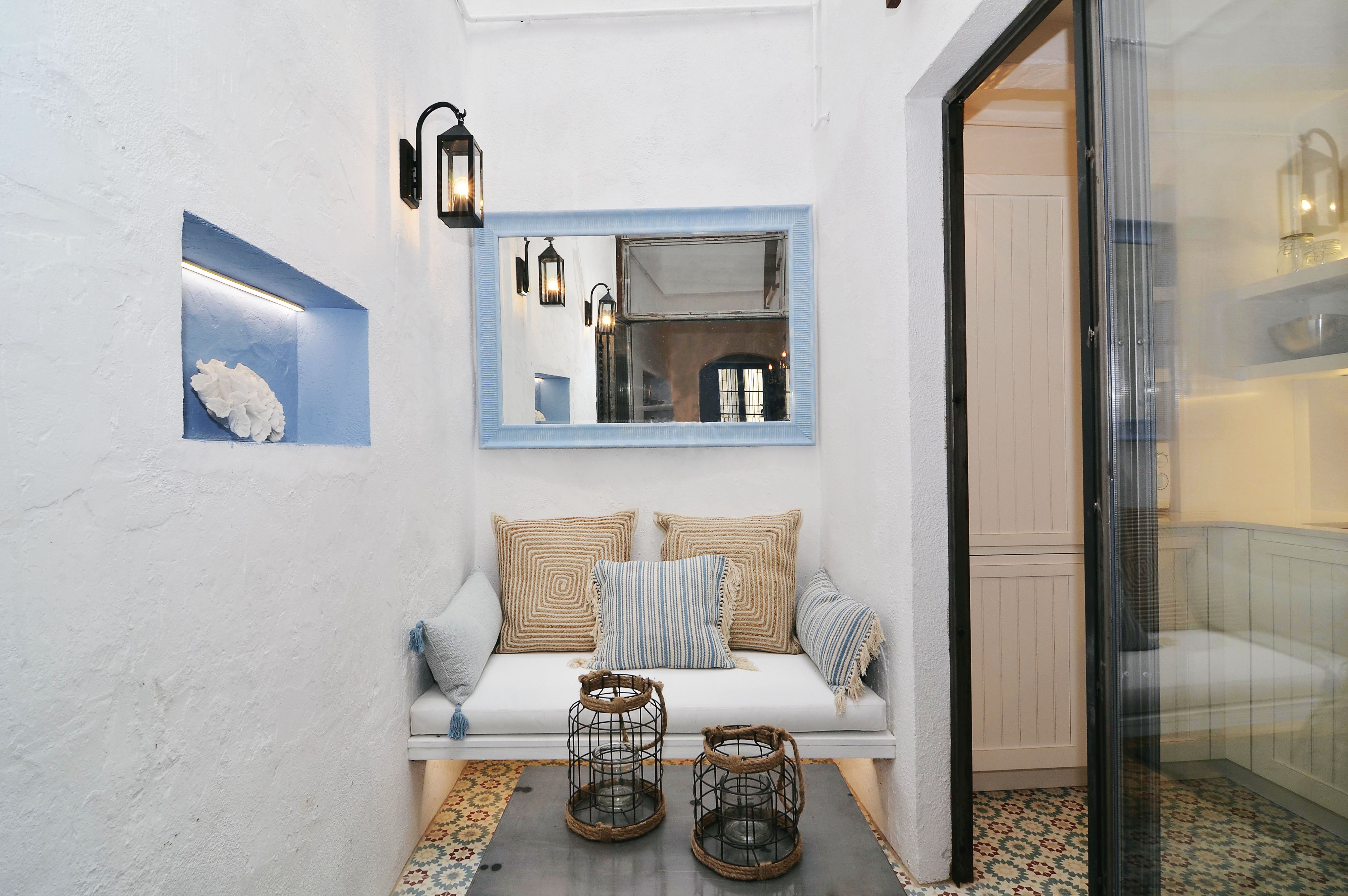 House tour: old fisherman's house in Sitges - sitting area in the internal courtyard