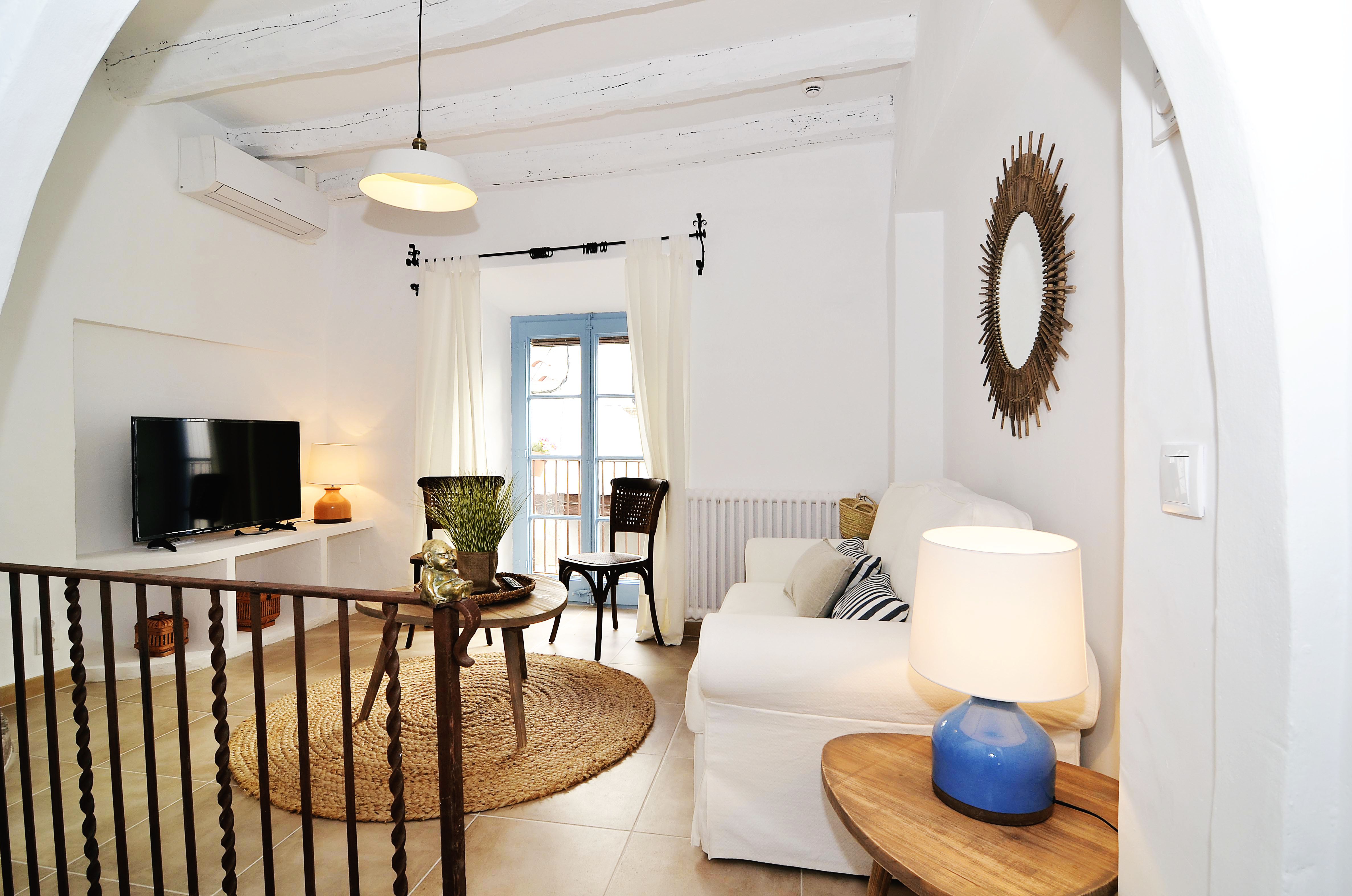 House tour: old fisherman's house in Sitges: sitting room