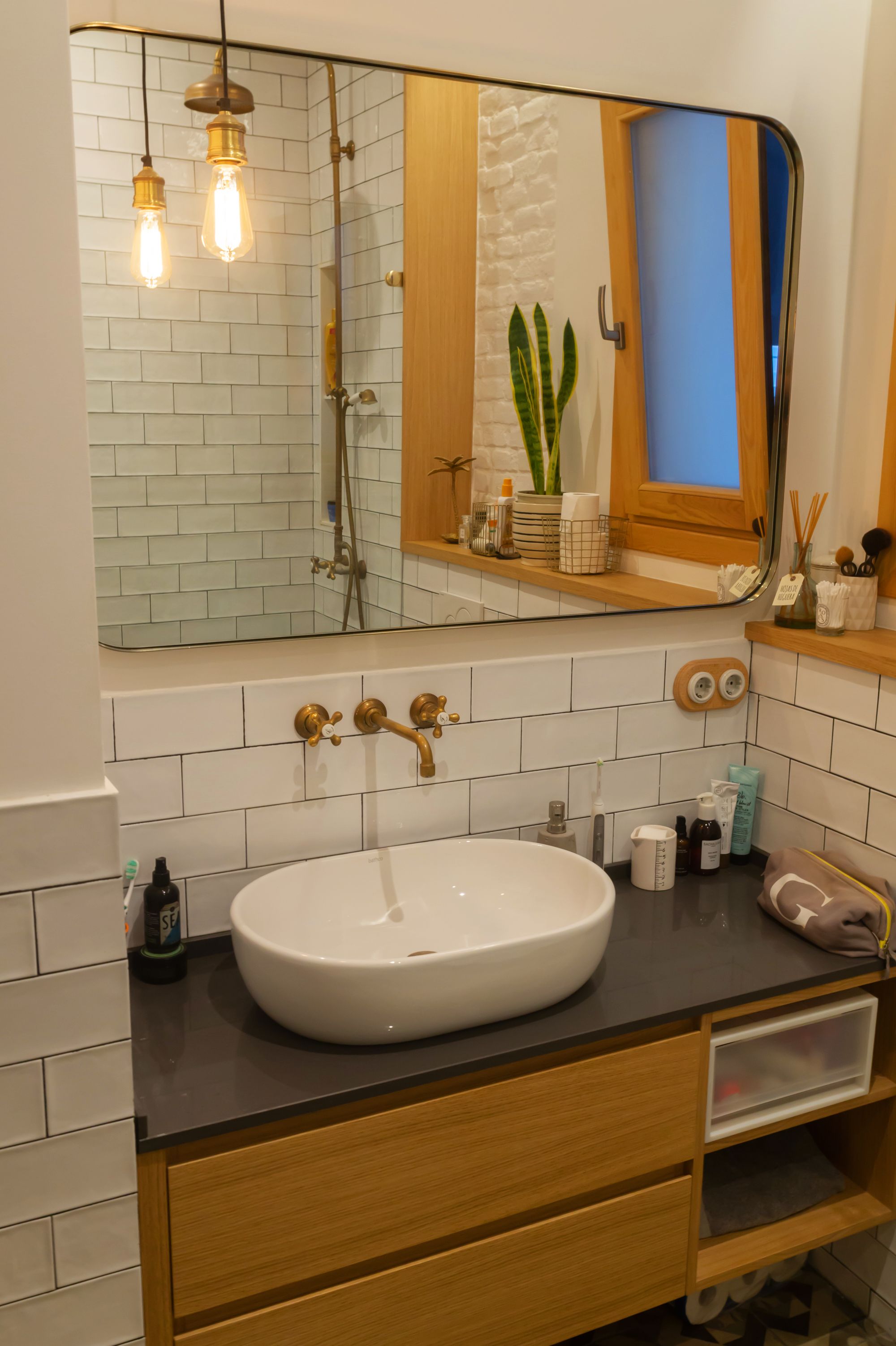 Gemma home tour Barcelona bathroom