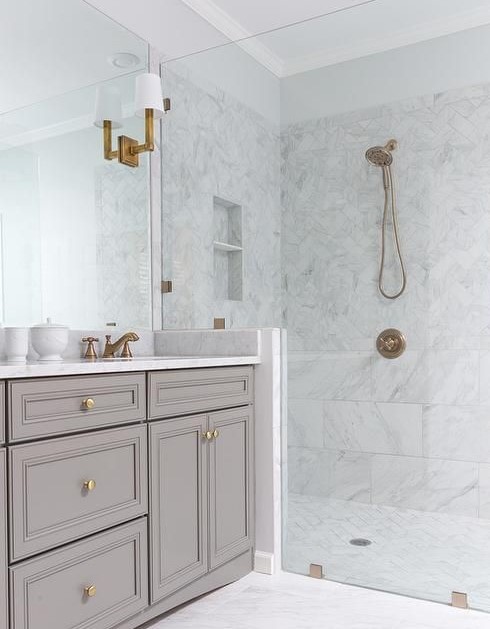 Bathroom trends: Marble monochrome