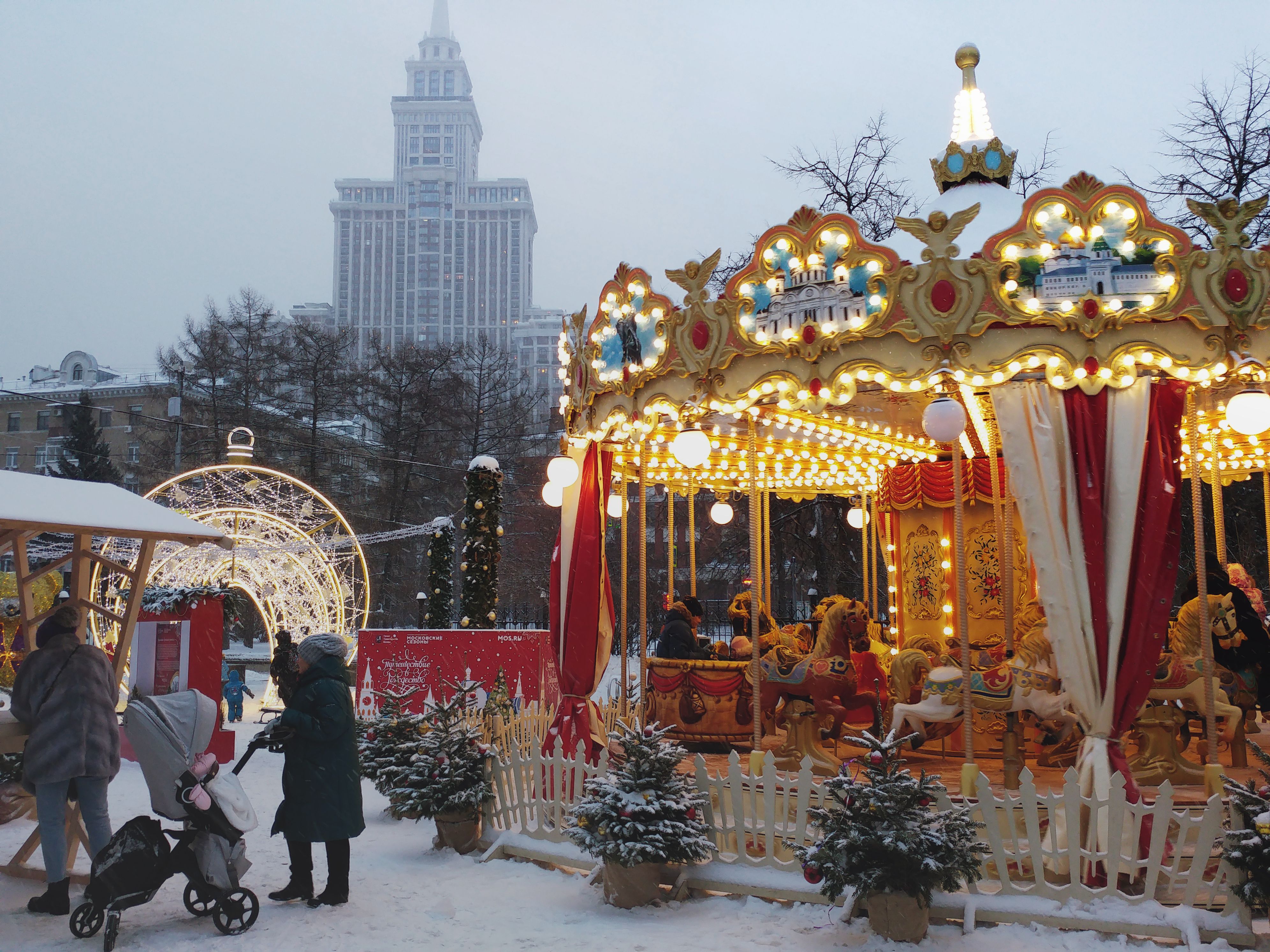 Christmas festivities in Sokol neighborhood, Moscow