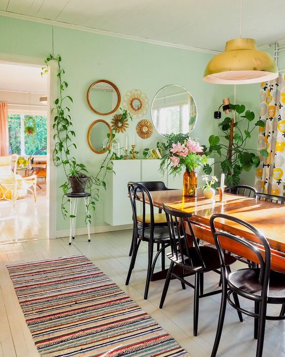 @vintageinteriorxx bohemian vintage home in Finland - green wall in the dining room