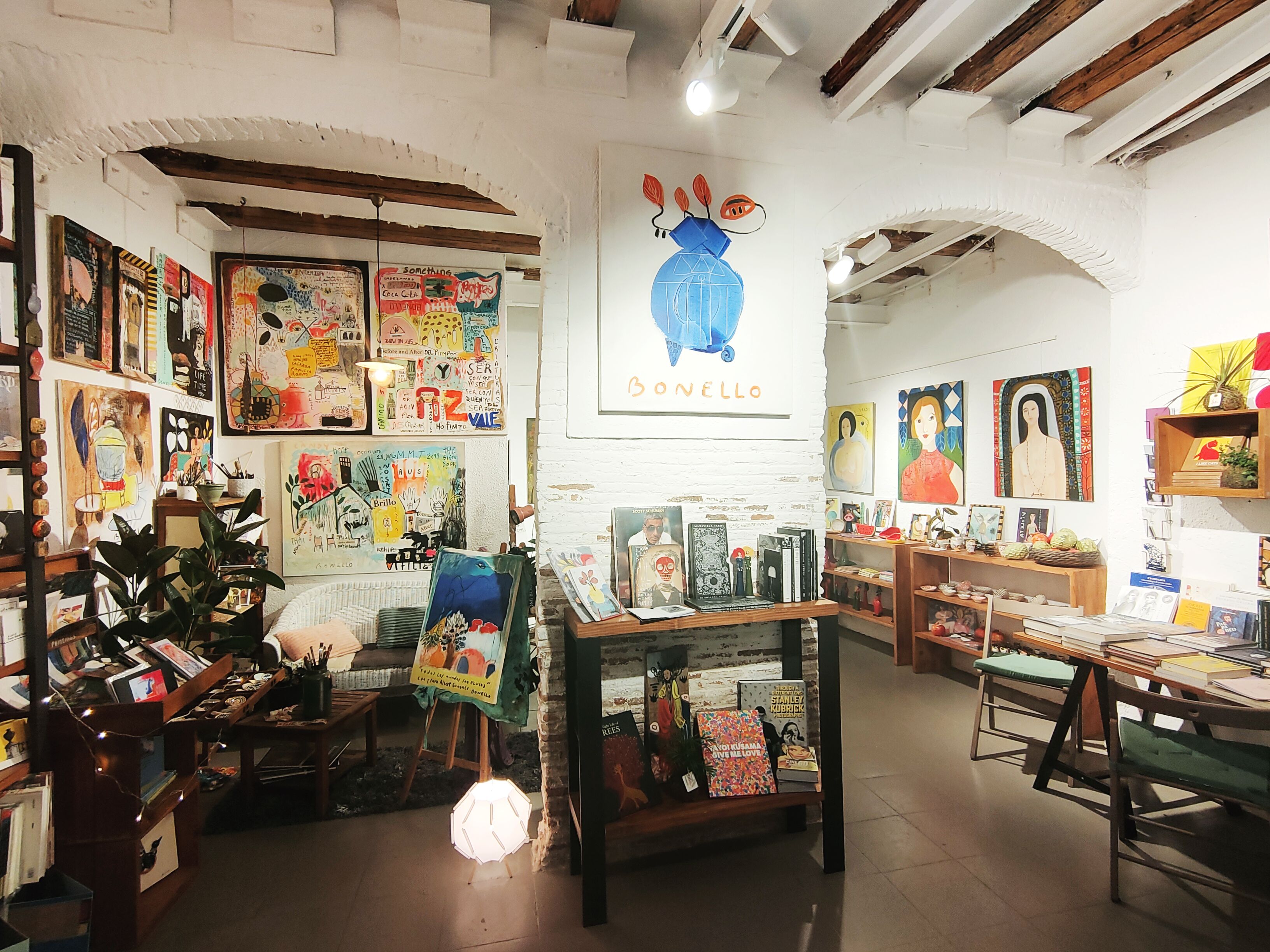 Artsy bookshop b8estudio in Barcelona