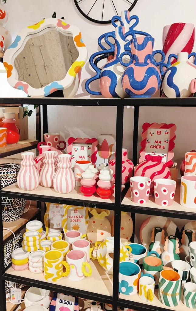 Colorful ceramic dopamine decor in Artesanat, Barcelona